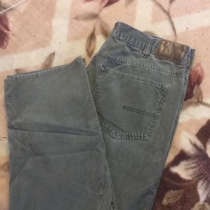 Olive colored corduroy men’s pants!